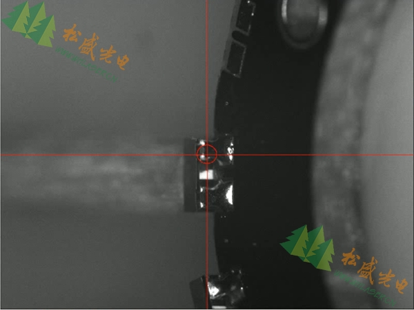 CCD成像下激光点锡膏焊接图示